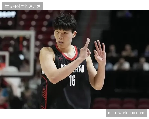 杨瀚森延续新秀赛季强势表现，在攻防两端展现出巨大潜力